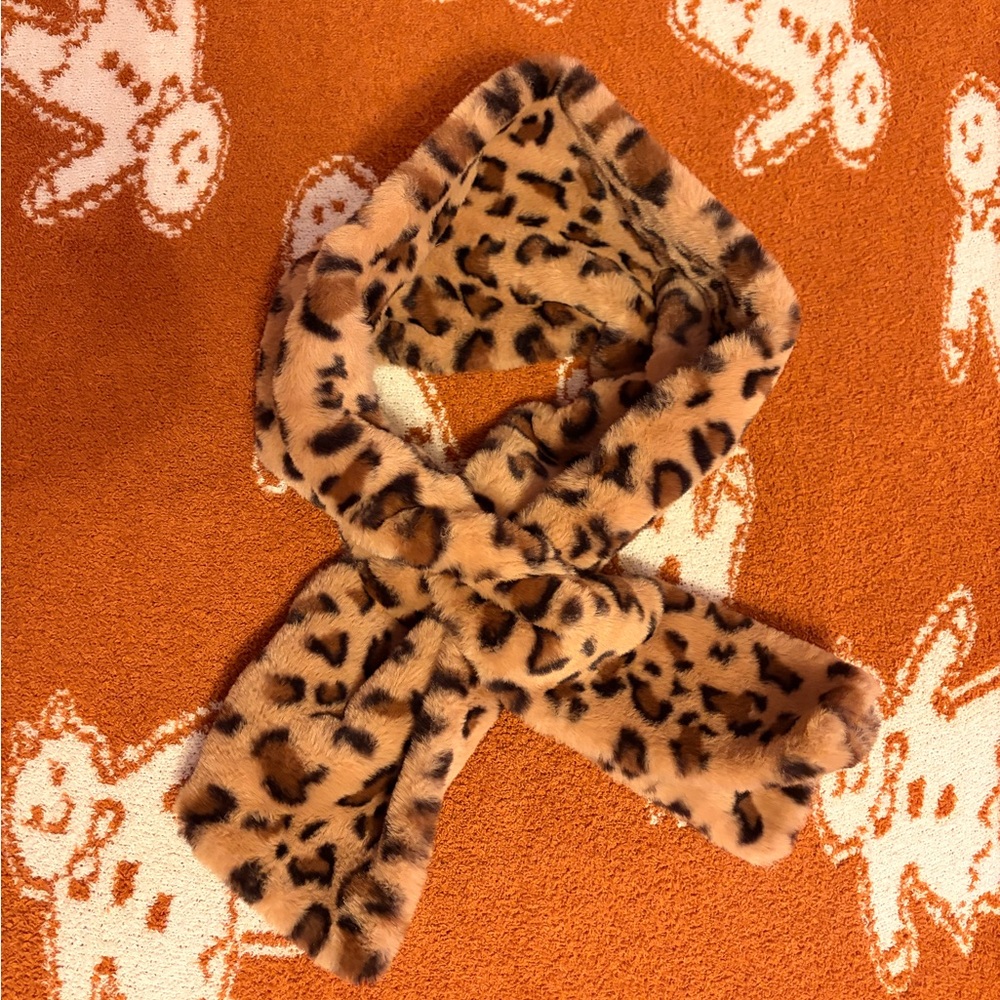 Cracker Barrel Leopard Print Faux Fur Scarf